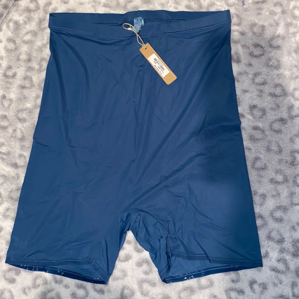 NWT SKIMS JELLY SHORTS! Limited edition 😍